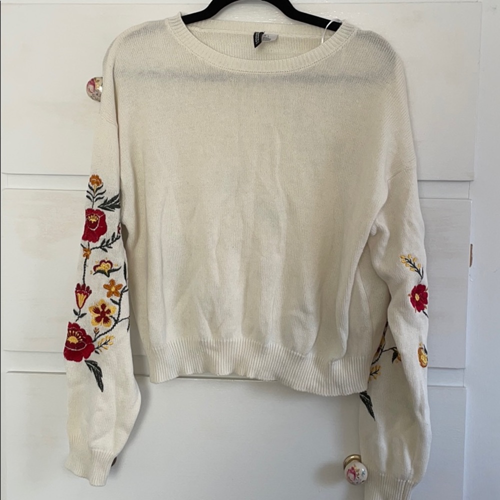 White Floral H&M Sweater